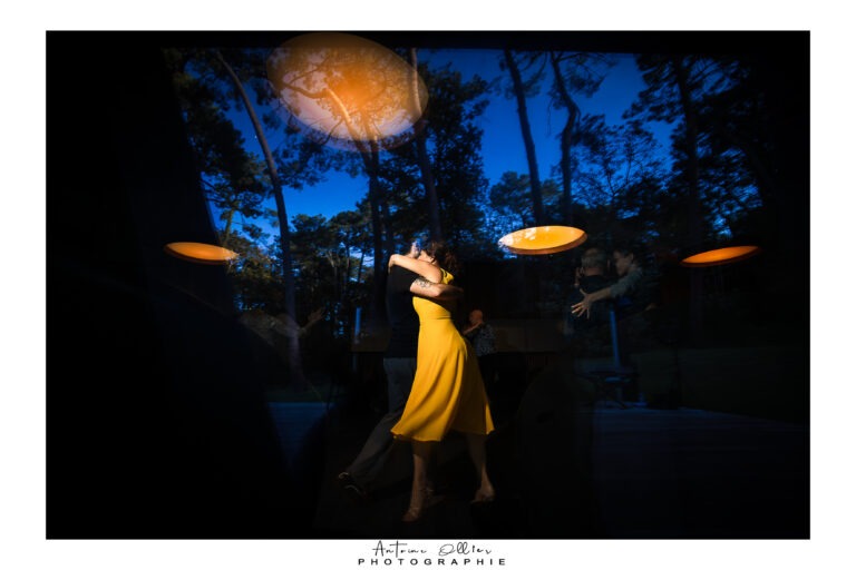 photo de tango, univers bleu pour cette robe jaune