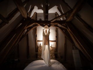 Photographe mariage Charente – Antoine OLLIER -67 Mise en valeur d'une robe de mariée - Photographe mariage Charente Antoine OLLIER