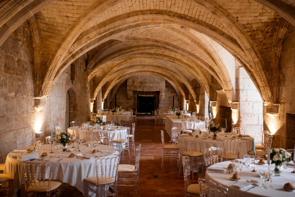 Salle de réception du château de Cognac photo prise par Antoine OLLIER photographe de mariage en Charente à Cognac