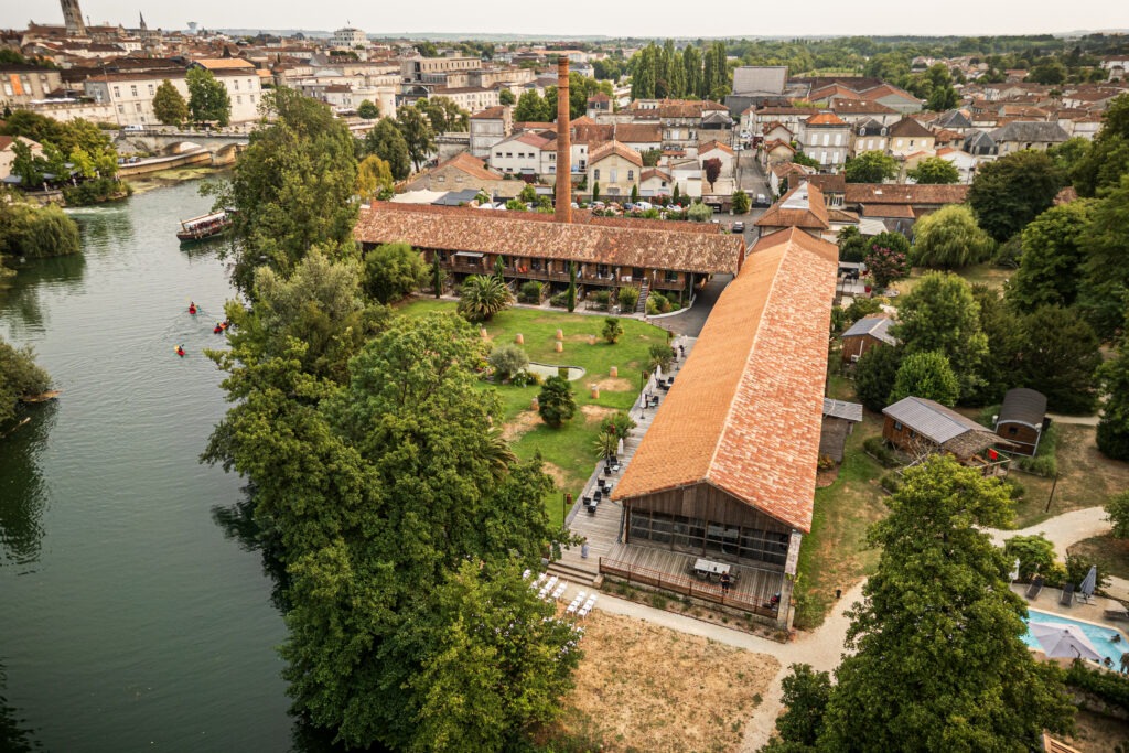 Vue aérienne quai des pontis à Angoulême lieu de réception et de mariage - photo réalisée par Antoine OLLIER Photographe de mariage en Charente à Cognac