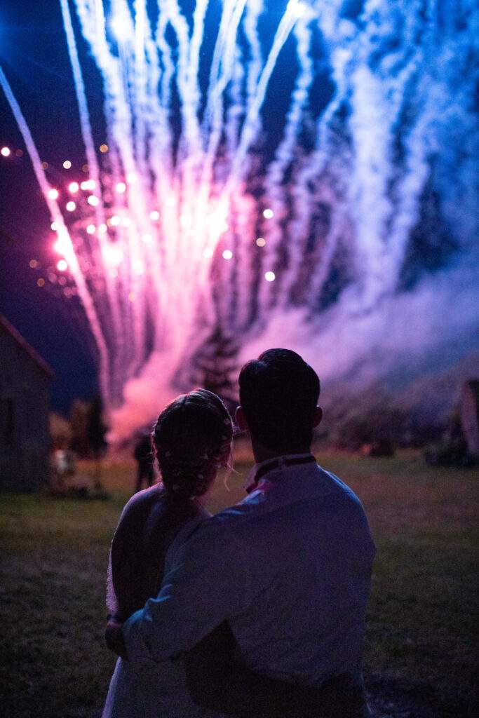 Feux d'artifices sur un mariage