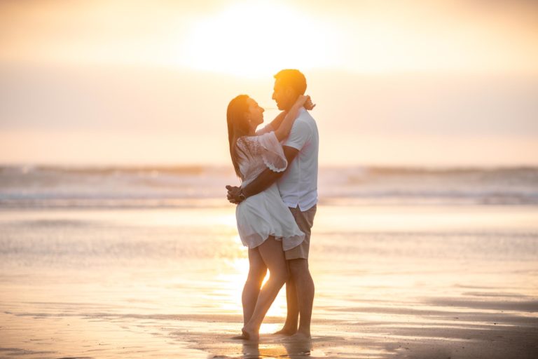 Séance-photo-couple-plage-Bordeaux-Antoine-Ollier-Photographie